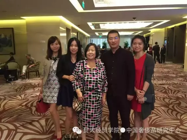【结婚啦！】祝福奢管杨婷婷同学新婚快乐！朱教授亲临证婚，班长倾情赞助！