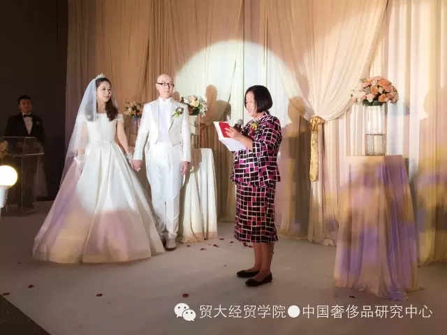【结婚啦！】祝福奢管杨婷婷同学新婚快乐！朱教授亲临证婚，班长倾情赞助！