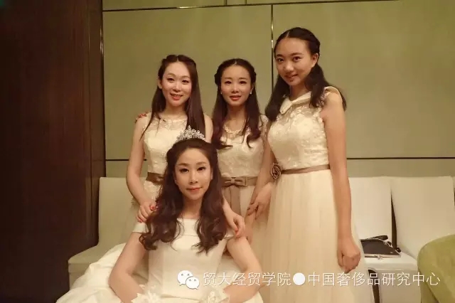 【结婚啦！】祝福奢管杨婷婷同学新婚快乐！朱教授亲临证婚，班长倾情赞助！