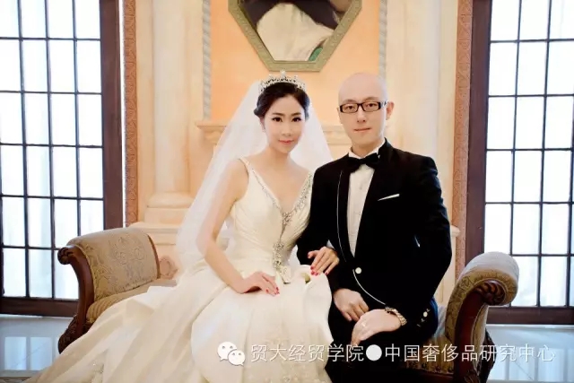 【结婚啦！】祝福奢管杨婷婷同学新婚快乐！朱教授亲临证婚，班长倾情赞助！