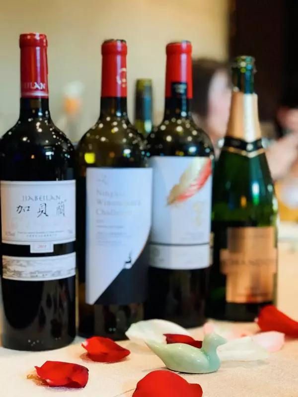 主题课堂丨红酒品鉴——2016、17级高级侍酒师课程圆满结束! 主题课堂丨红酒品鉴——2016、17级高级侍酒师课程圆满结束!