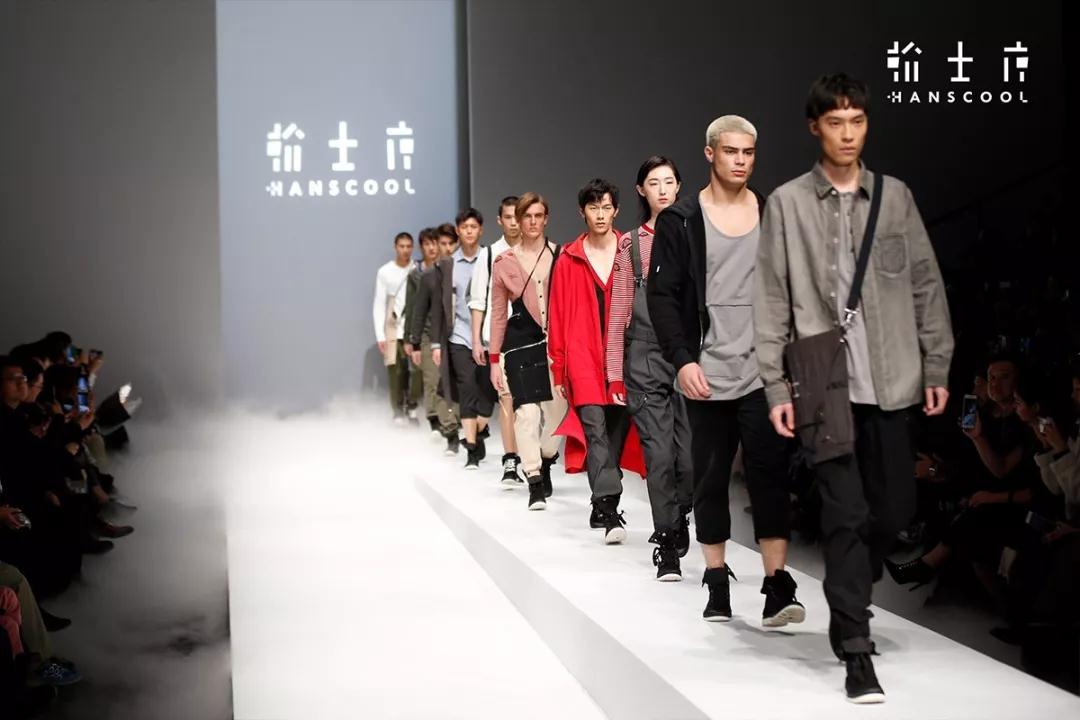 学生活动丨中心学生参加翰士库 2019春夏服装发布