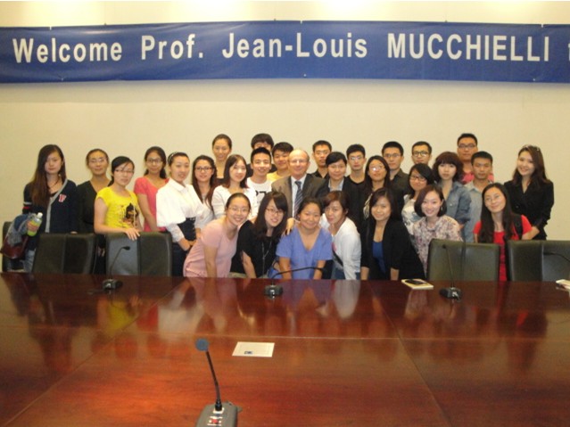 巴黎一大教授Jean-Louis MUCCHIELLI为中心学员讲座 巴黎一大教授Jean-Louis MUCCHIELLI为中心学员讲座