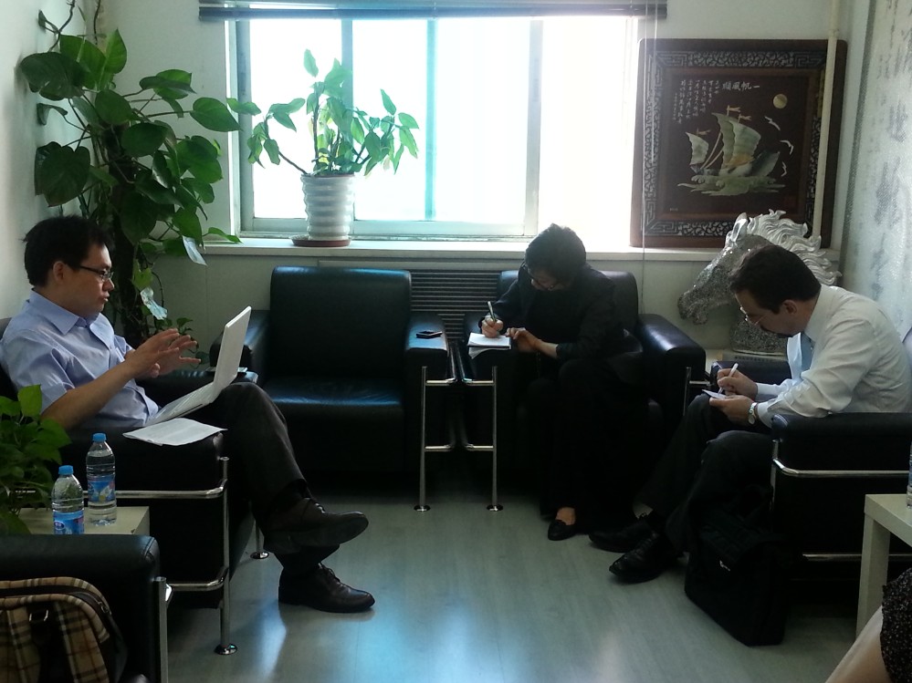 【国际交流】洪俊杰院长会见欧洲证券研究部董事总经理Luca Solca先生 【国际交流】洪俊杰院长会见欧洲证券研究部董事总经理Luca Solca先生
