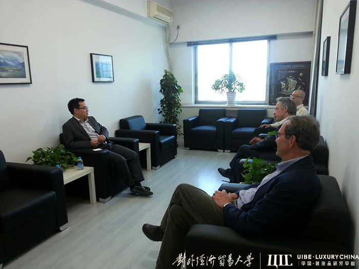 【资讯】 洪俊杰院长会见多位国际经济专家洽谈奢侈品学科合作 【资讯】 洪俊杰院长会见多位国际经济专家洽谈奢侈品学科合作