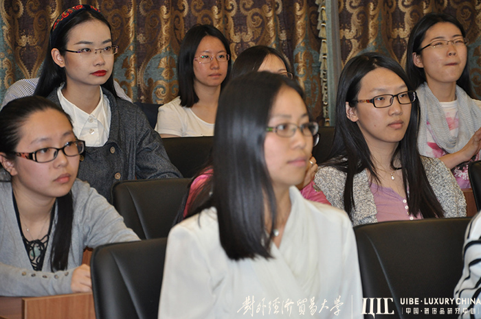 【资讯】 洪俊杰院长会见多位国际经济专家洽谈奢侈品学科合作 【资讯】 洪俊杰院长会见多位国际经济专家洽谈奢侈品学科合作